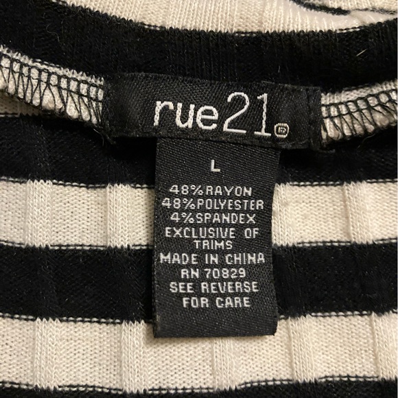 👚(bundle 4 items w/👚for $16) Striped sleeveless top - Picture 6 of 7